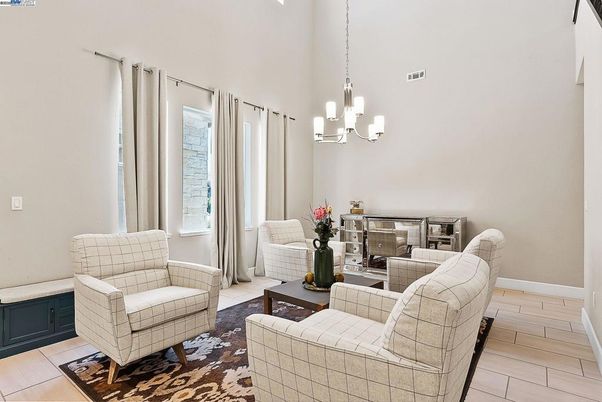 Chandelier, Interior, Living room, Pendant Lights