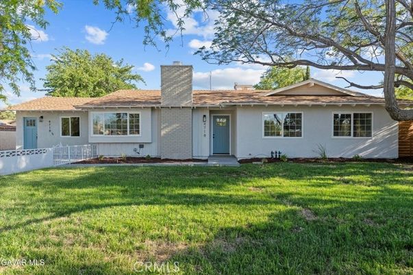 Backyard, Exterior, Facade, Ranch