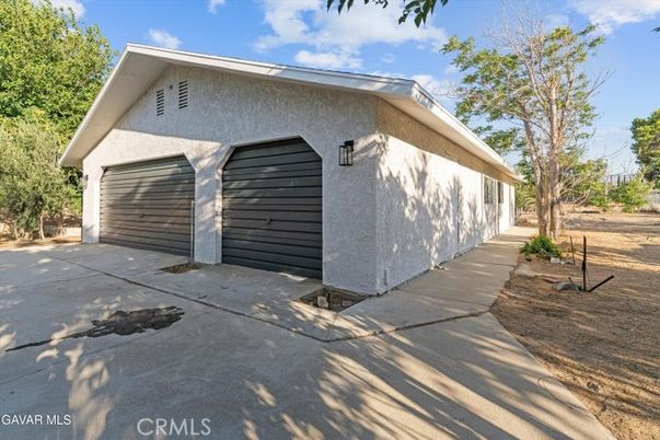 Detached Garage, Exterior