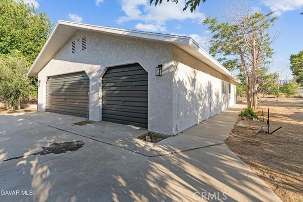 Detached Garage, Exterior