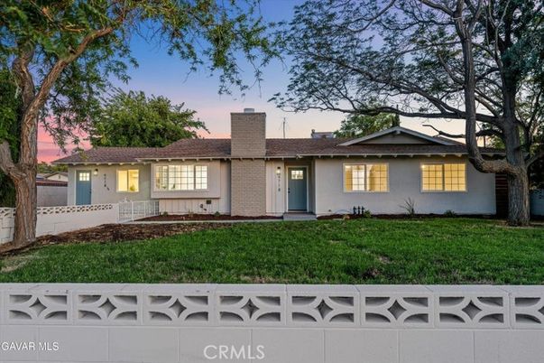 Backyard, Exterior, Facade, Ranch