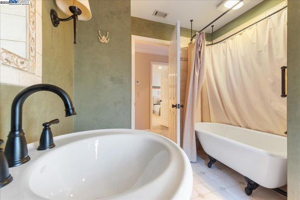 Bathroom, Free Standing Baths, Interior