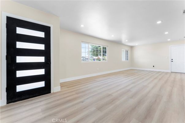 Empty room, Interior, Recessed Lighting, Wood Texture Flooring