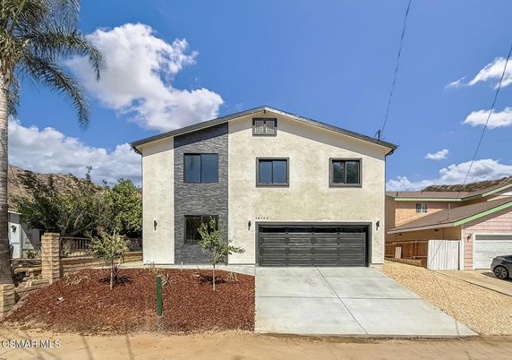 Attached, Exterior, Facade, Modern