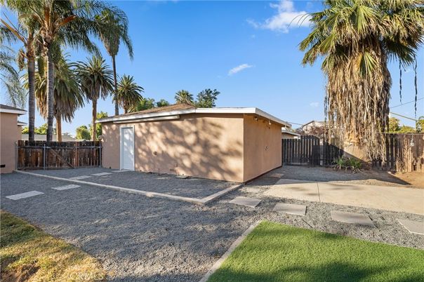 Detached Garage, Exterior