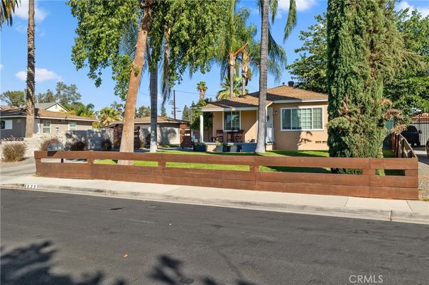 Backyard, Exterior, Facade, Ranch