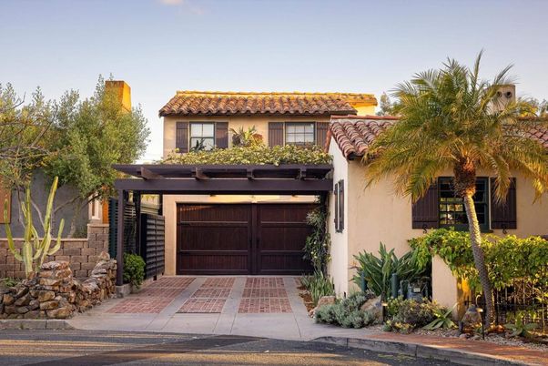Attached, Exterior, Facade, Mediterranean