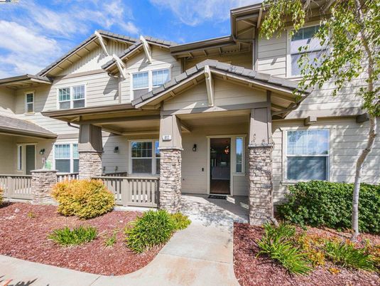 Exterior, Facade, American Craftsman