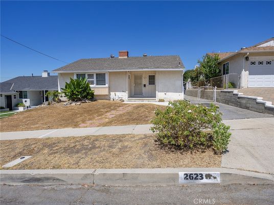 Exterior, Facade, Ranch