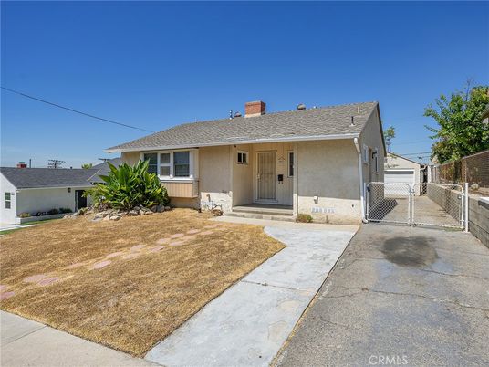Backyard, Exterior, Facade, Ranch