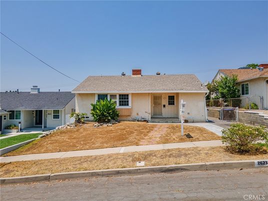 Exterior, Facade, Ranch
