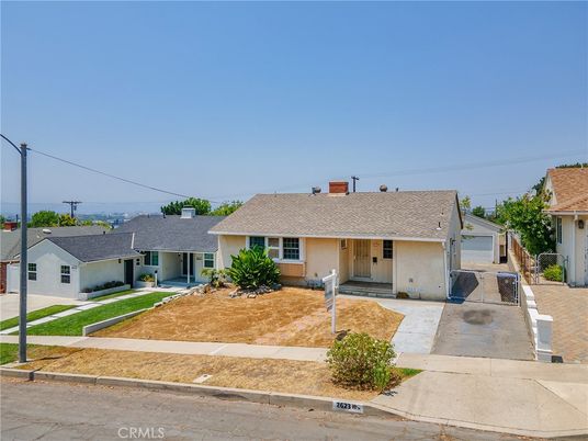 Exterior, Facade, Ranch