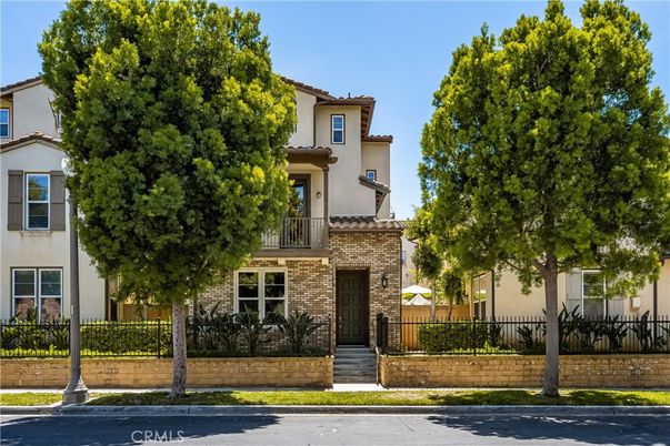 Exterior, Facade, Brick Facade, Mediterranean