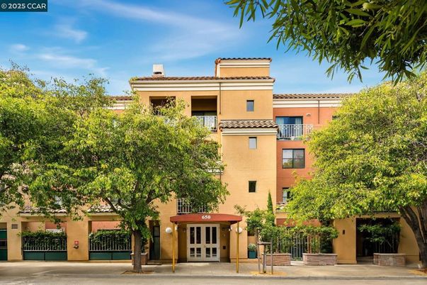 Exterior, Facade, Mediterranean