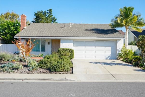 Attached, Exterior, Facade, Ranch