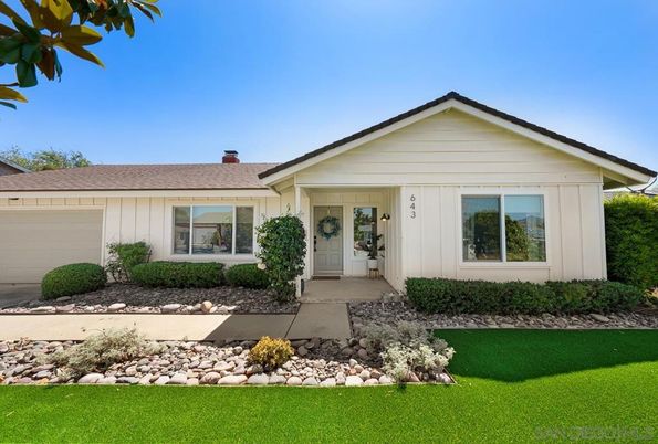 Attached, Exterior, Facade, Ranch