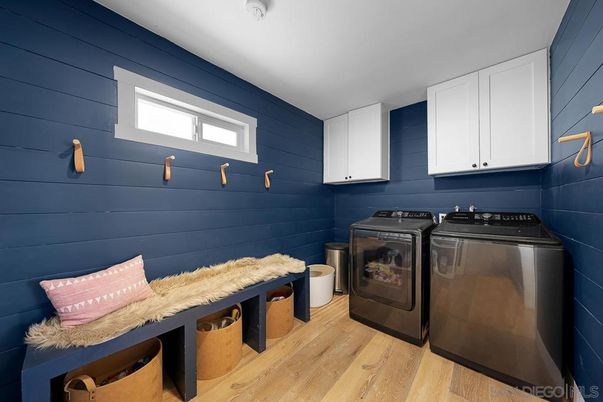 Interior, Washer, Wood Texture Flooring