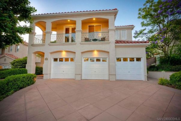 Attached, Exterior, Facade, Mediterranean