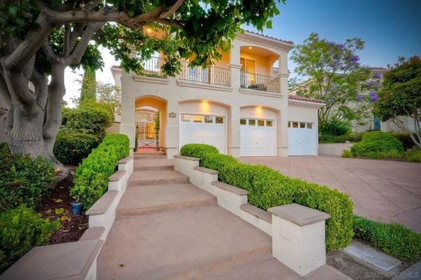 Attached, Exterior, Facade, Mediterranean