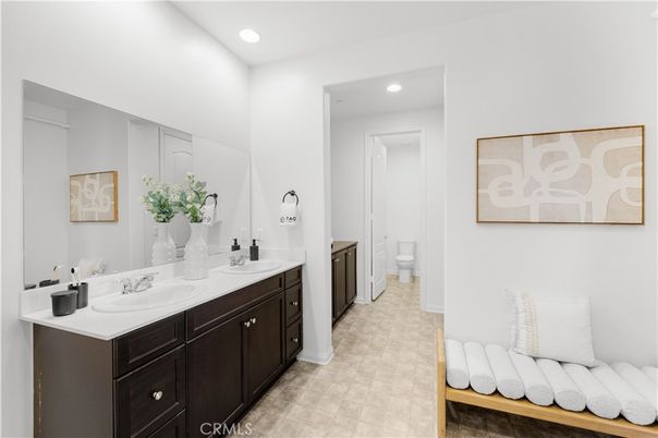 Bathroom, Dual Sink Vanities, Interior, Recessed Lighting