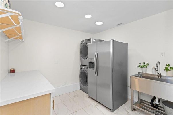 Interior, Marble, Recessed Lighting, Washer