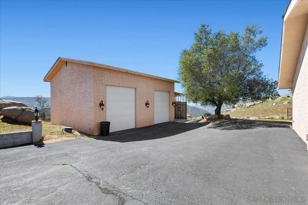 Detached Garage, Exterior