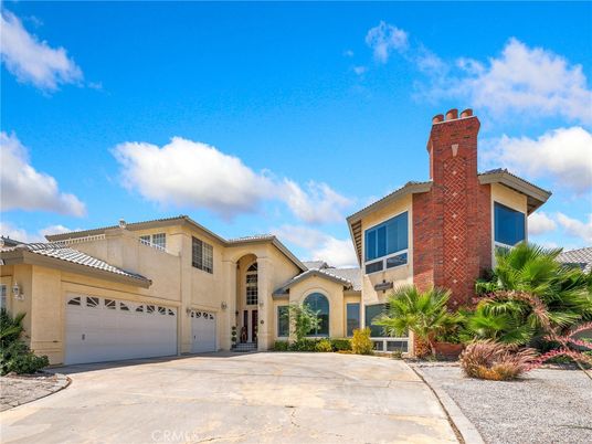Attached, Exterior, Facade, Mediterranean