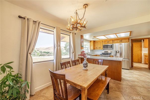 Chandelier, Dining room, Interior, Kitchen, Stainless Steel Appliances