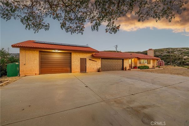 Attached, Exterior, Facade, Mediterranean
