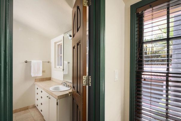 Bathroom, Interior, Tile Countertops
