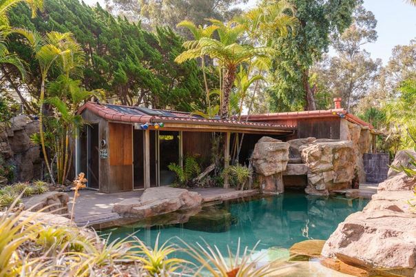 Exterior, Pool