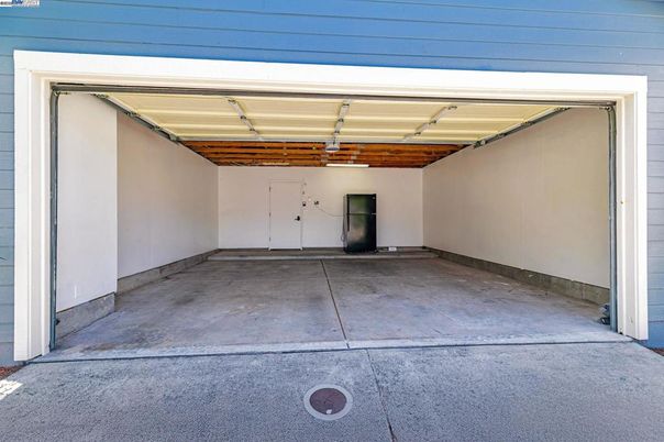 Exterior, Garage