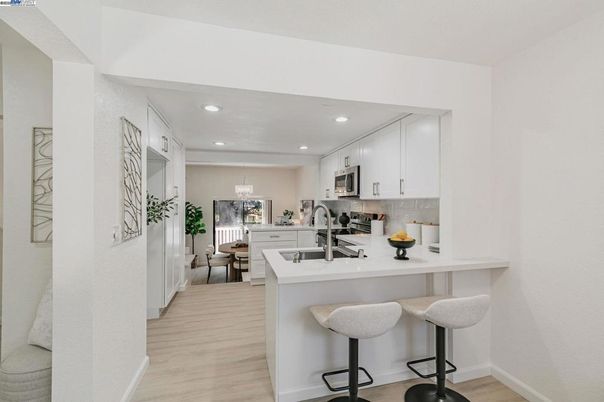 Dining room, Interior, Kitchen, Pendant Lights, Recessed Lighting, Wood Texture Flooring