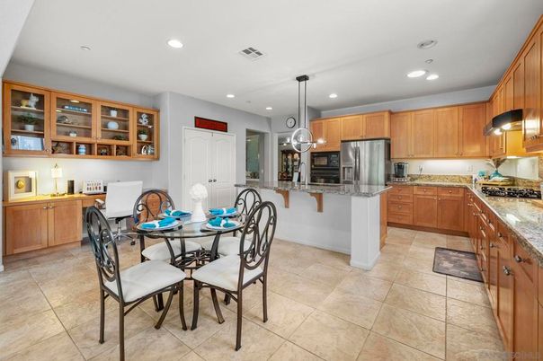 Dining room, Interior, Kitchen, Pendant Lights, Recessed Lighting, Stainless Steel Appliances