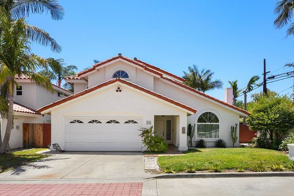 Attached, Exterior, Facade, Spanish Mediterranean