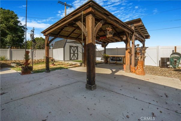 Detached Garage, Exterior