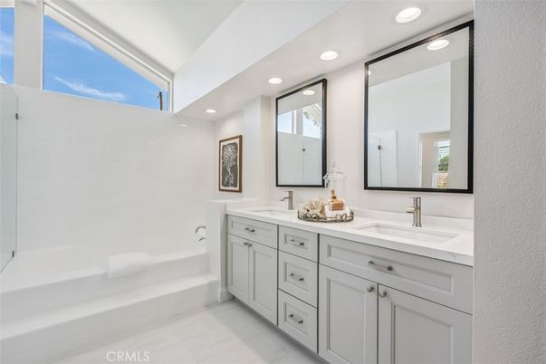 Bathroom, Dual Sink Vanities, Interior, Recessed Lighting