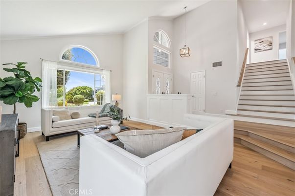 Interior, Living room, Pendant Lights, Recessed Lighting, Wood Texture Flooring