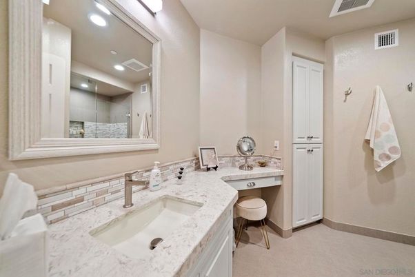Bathroom, Dual Sink Vanities, Interior, Recessed Lighting