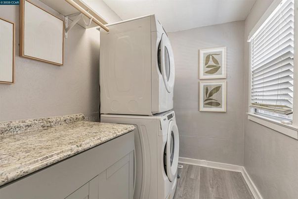 Interior, Washer, Wood Texture Flooring