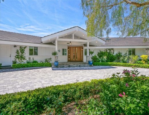 Backyard, Exterior, Facade, Ranch