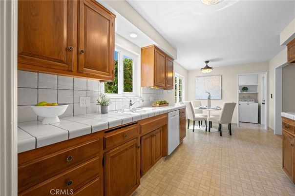 Dining room, Interior, Kitchen, Recessed Lighting, Tile Countertops