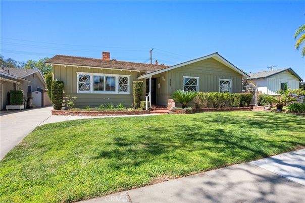 Backyard, Exterior, Facade, Ranch