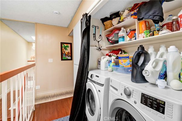 Interior, Washer, Wood Texture Flooring