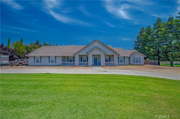 Backyard, Exterior, Facade, Ranch