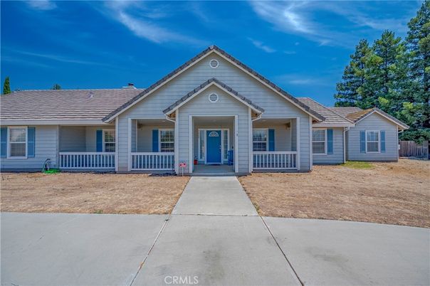 Exterior, Facade, Ranch