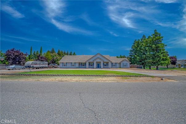 Exterior, Facade, Ranch