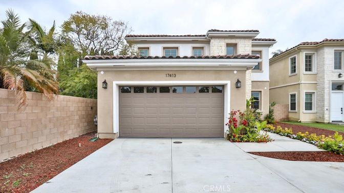 Attached, Exterior, Facade, Mediterranean