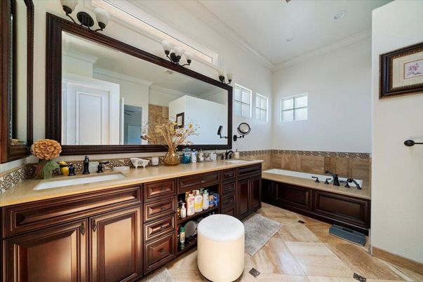 Bathroom, Dual Sink Vanities, Interior, Recessed Lighting