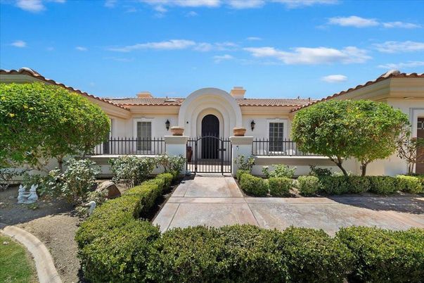 Exterior, Facade, Mediterranean